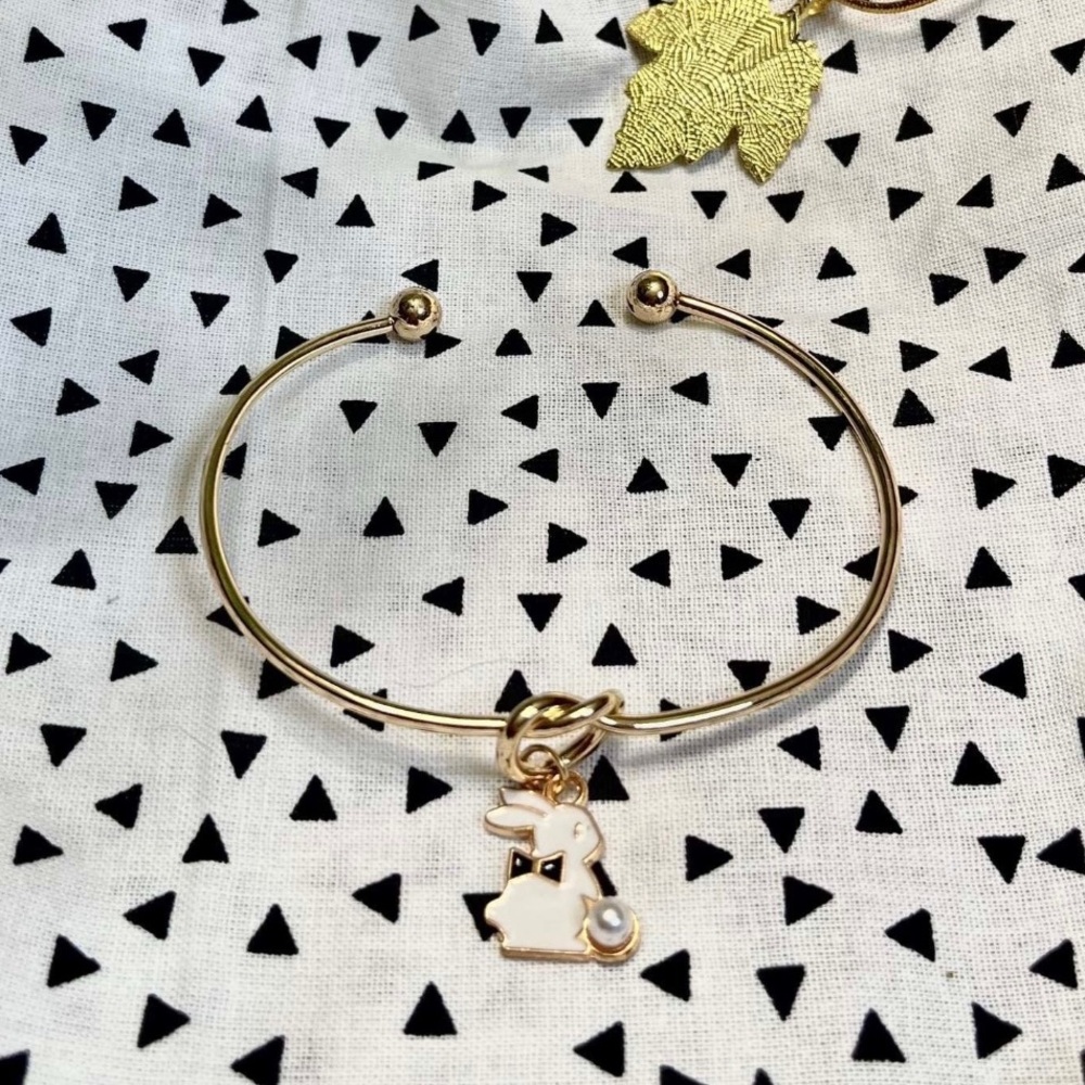 Adjustable bunny bracelet